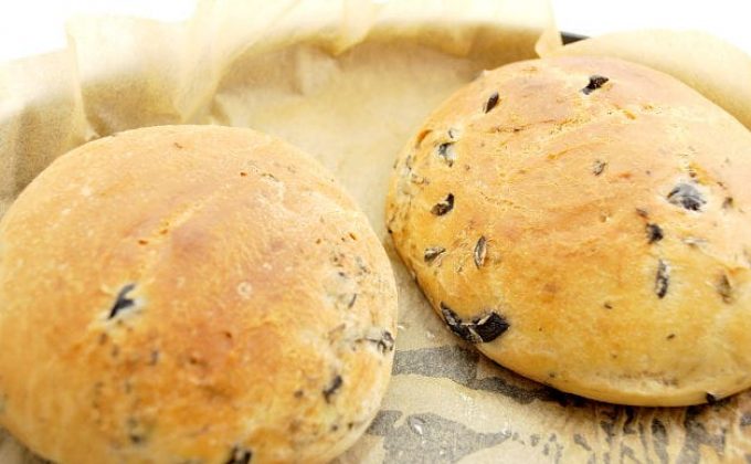 Mini Breads with Olives and Oregano Bread Machine Recipe