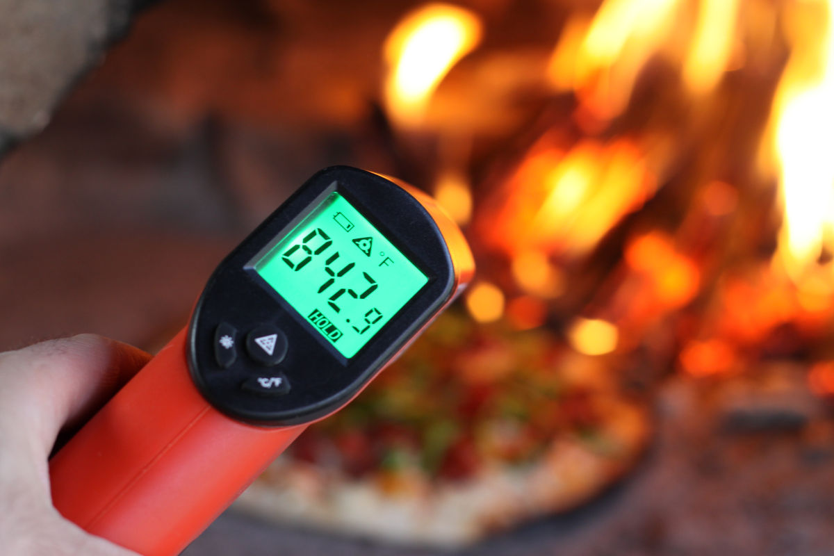 measuring oven temperature with infrared thermometer
