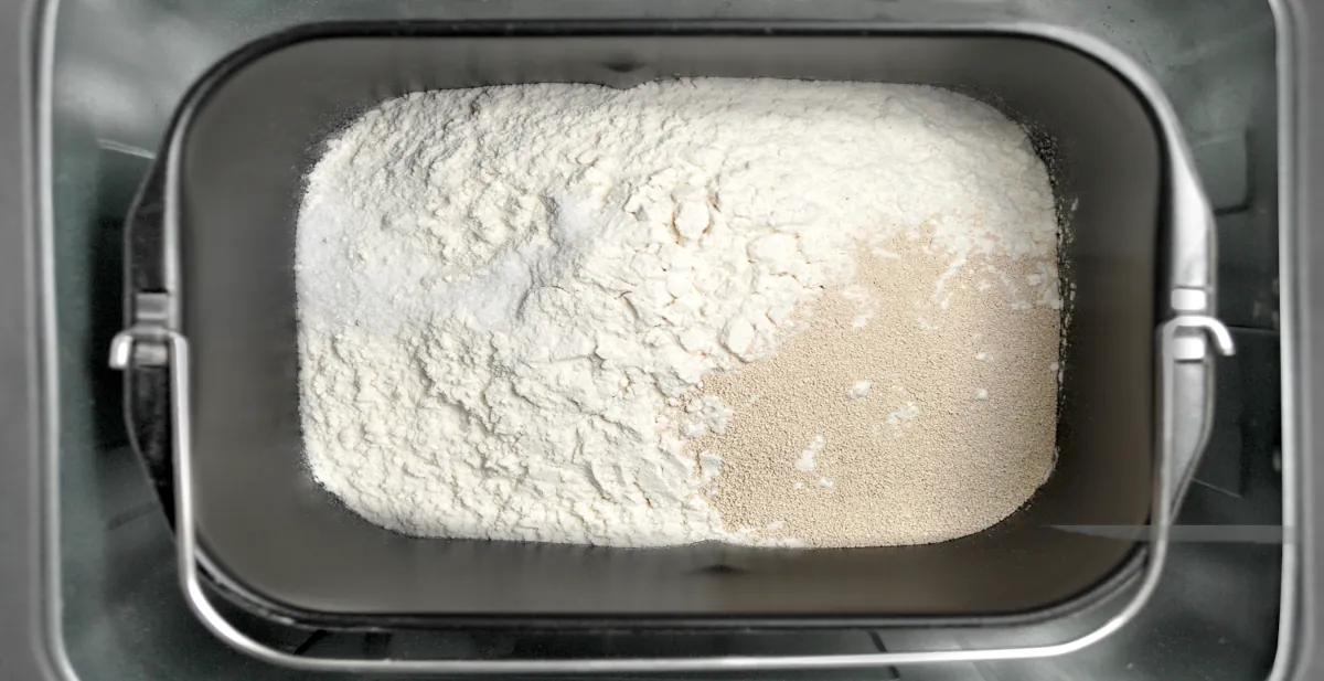 horizontal bread machine with flour